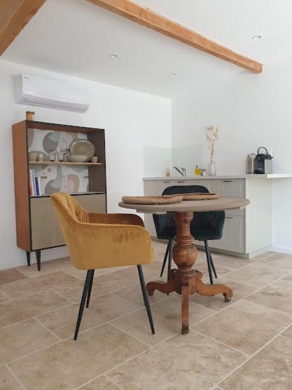 Mas Des Muses Bed & Breakfast ลีล-ซูร์-ลา-ซอร์ก ภายนอก รูปภาพ