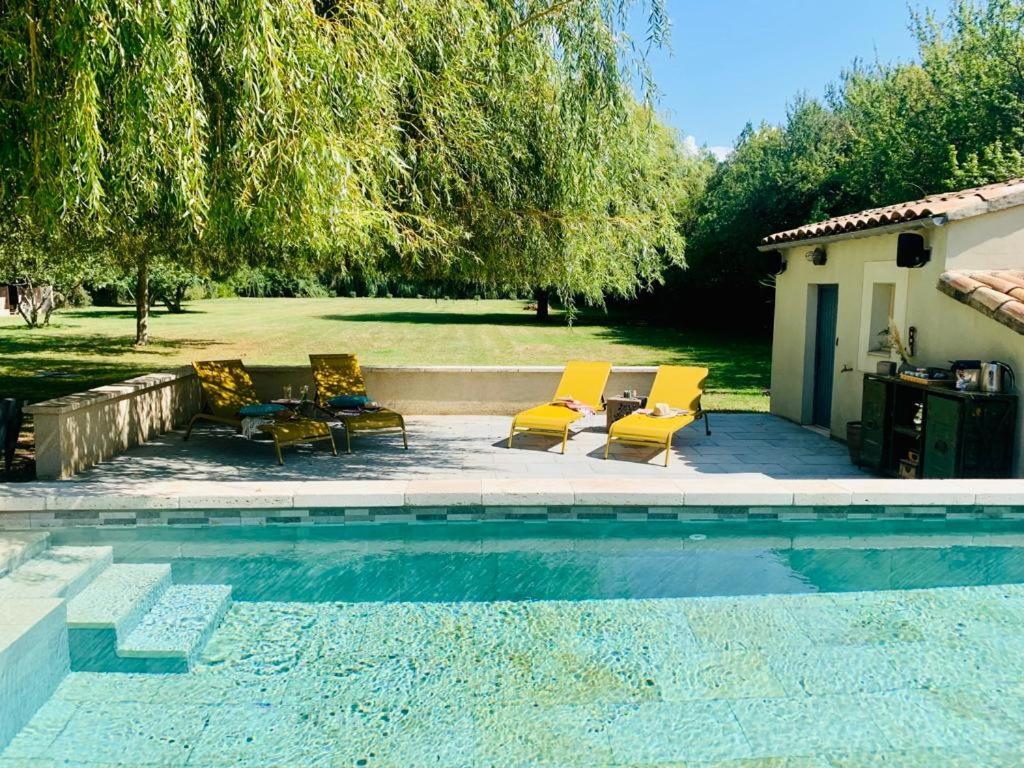 Mas Des Muses Bed & Breakfast ลีล-ซูร์-ลา-ซอร์ก ภายนอก รูปภาพ